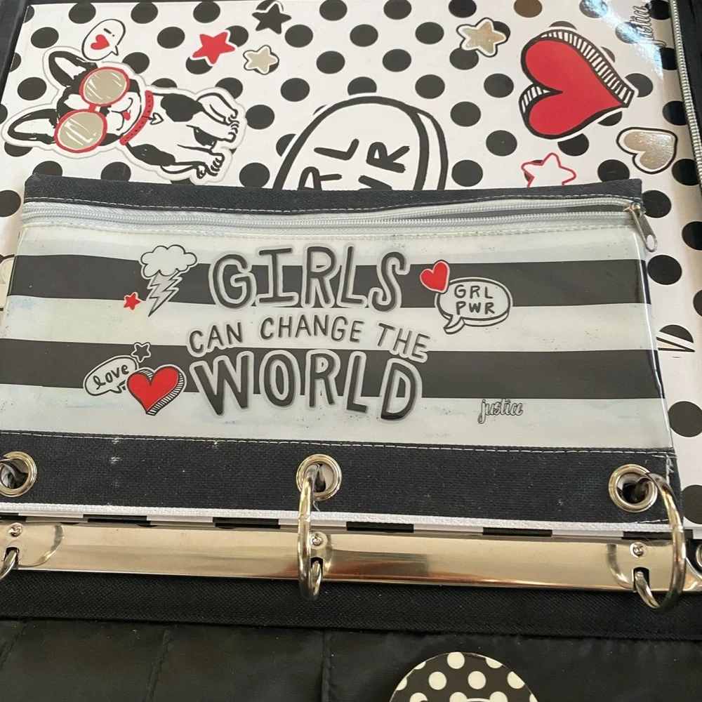 Justice Loose leaf has 3 folders and slats for organizing w Name Tag & Art box - Picture 5 of 12